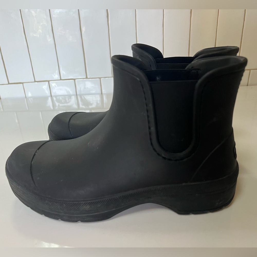 Dansko Karmel rainboot black size 40 - excellent condition